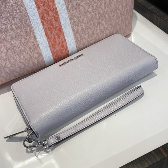 Michael Kors Jet Set Travel Large Travel Continental Wallet Leather Wristlet - Picture 4 of 16